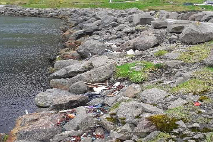 Plastdálking við strendurnar Plastdálking við strendurnar